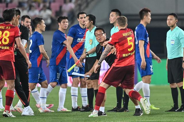广厦力克深圳总分2-0夺赛点：布朗30分 胡金秋17+8孙铭徽制胜球_希宁_CBA