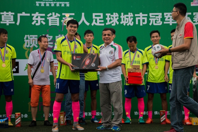 莱万多夫斯基的未来：吉达联合与美国联赛的双重选择